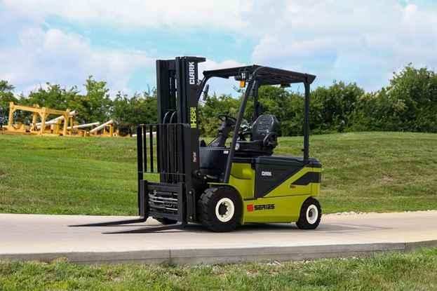 CLARK Unveils SE25-35: Robust Indoor/Outdoor Forklift Solution